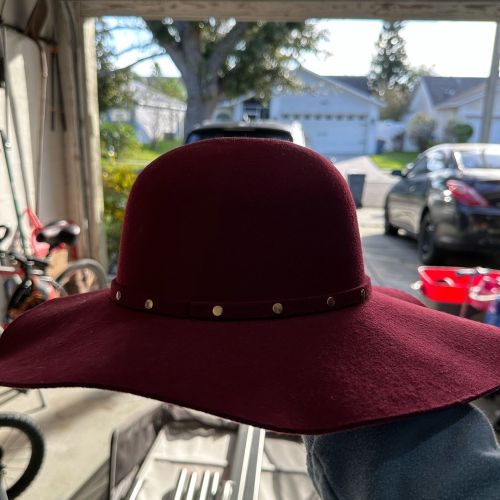 Women’s Burgundy Hat